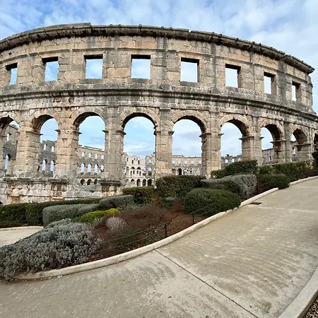 Larosa * Pula